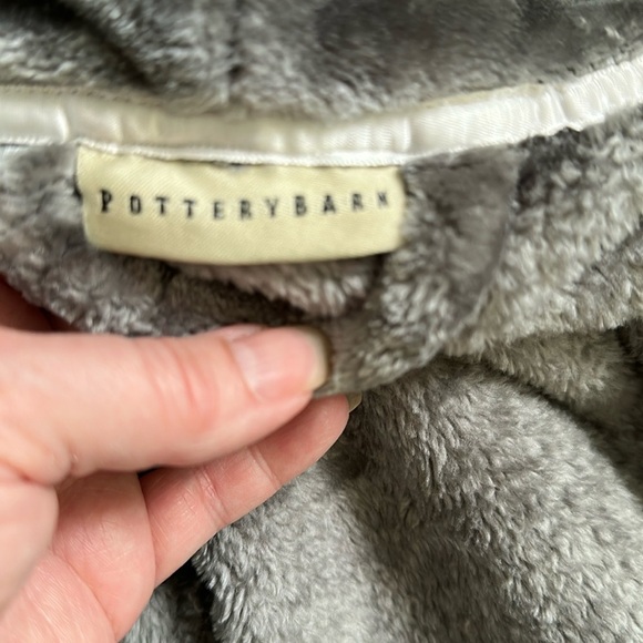 Pottery Barn Robe Fluffy Grey Long Robe Missing Size Tag & Belt - Picture 8 of 9